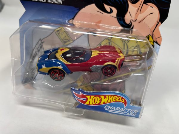 Wonder Woman w  Action Feature *  Hot Wheels DC Character Cars Discount