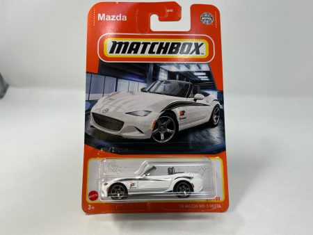 15 Mazda MX-5 Miata #61 * Matchbox Basic Series * White Online Hot Sale